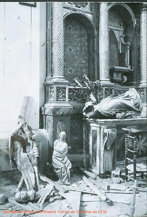 Chiesa profanata e cadaveri riesumati ed esposti dai comunisti istigati dai massoni Chiesa profanata e cadaveri riesumati ed esposti dai comunisti istigati dai massoni
